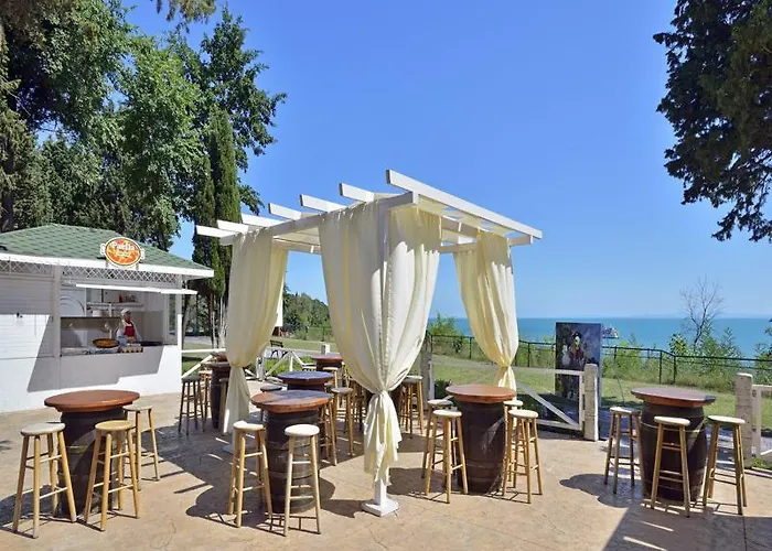 Здравен курорт Sol Bay 4*